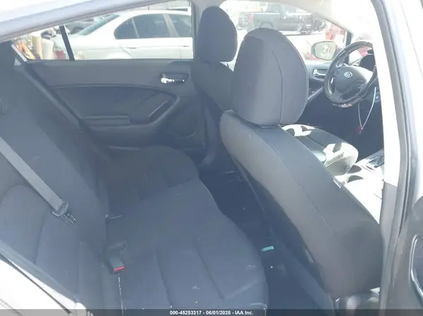 KNAFK4A6XG5616717 2016 KIA FORTE - Image 8