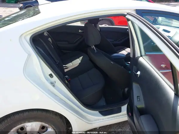 KNAFK4A6XG5620072 2016 KIA FORTE - Image 8