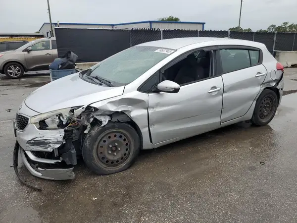 KNAFK5A80G5603899 2016 KIA FORTE - Image 1