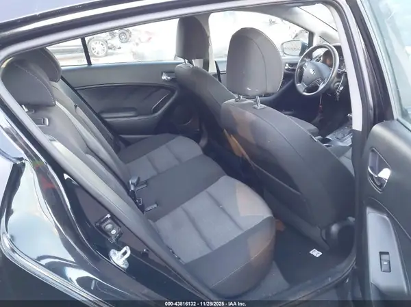 KNAFK5A80G5605474 2016 KIA FORTE - Image 8