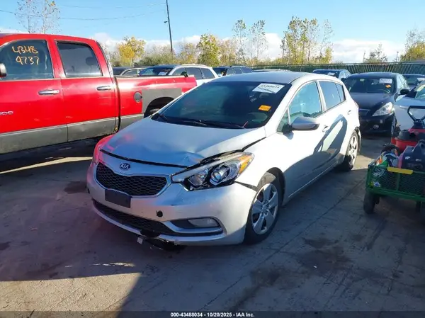 KNAFK5A80G5621576 2016 KIA FORTE - Image 2