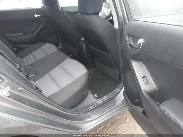 KNAFK5A80G5621819 2016 KIA FORTE - Image 8