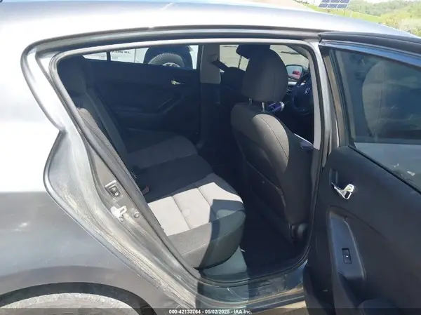 KNAFK5A80G5635588 2016 KIA FORTE - Image 8