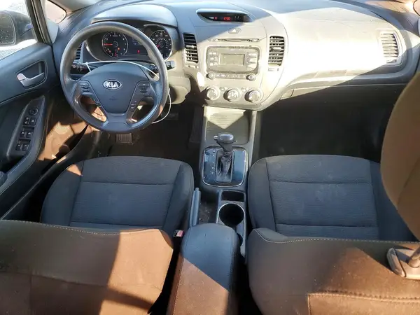 KNAFK5A80H5666941 2017 KIA FORTE - Image 8