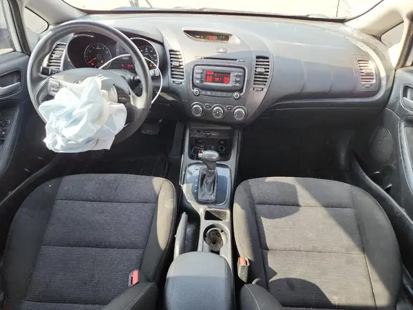 KNAFK5A80H5668852 2017 KIA FORTE - Image 8