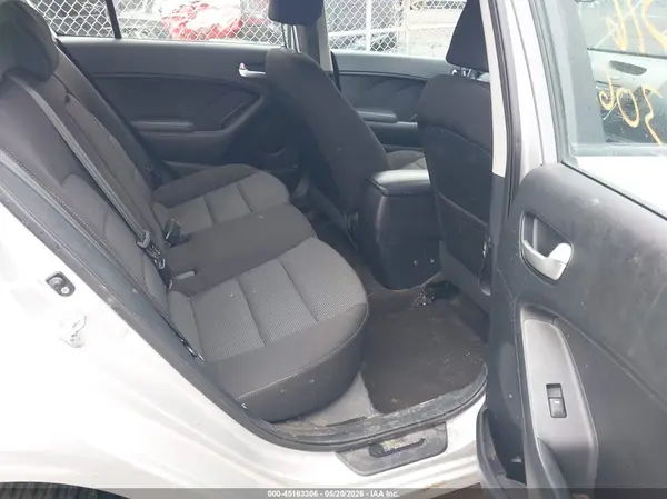 KNAFK5A80H5672349 2017 KIA FORTE - Image 8