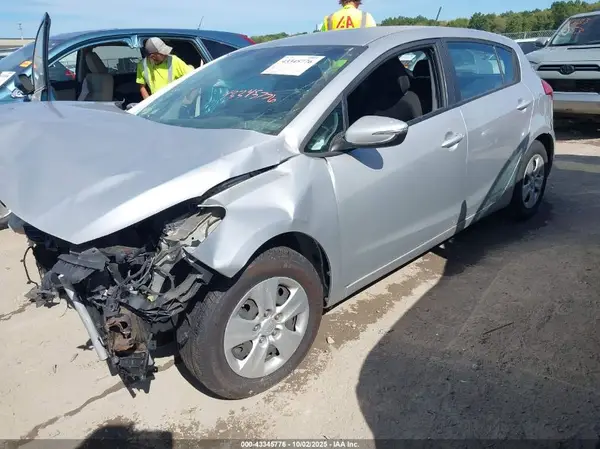 KNAFK5A80H5672352 2017 KIA FORTE - Image 2
