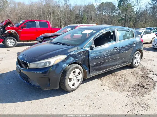 KNAFK5A80H5675638 2017 KIA FORTE - Image 2
