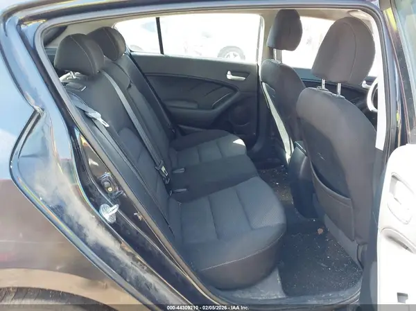 KNAFK5A80H5675638 2017 KIA FORTE - Image 8