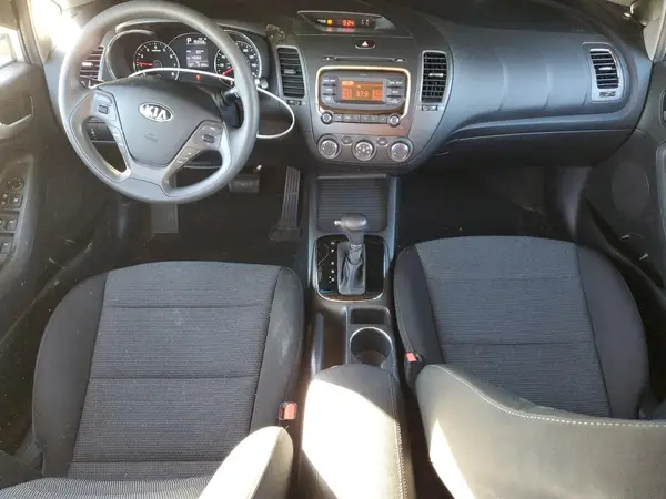 KNAFK5A80H5679303 2017 KIA FORTE - Image 8