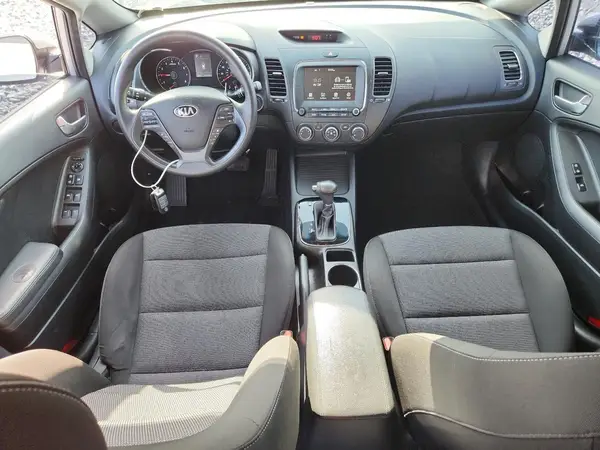 KNAFK5A80H5688499 2017 KIA FORTE - Image 8