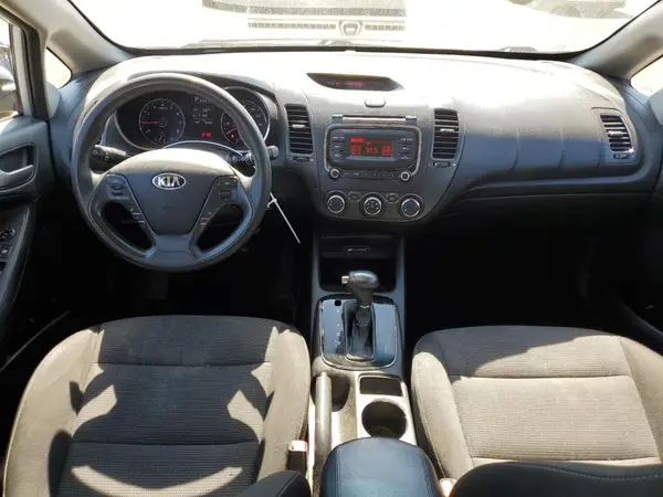 KNAFK5A80H5693461 2017 KIA FORTE - Image 8