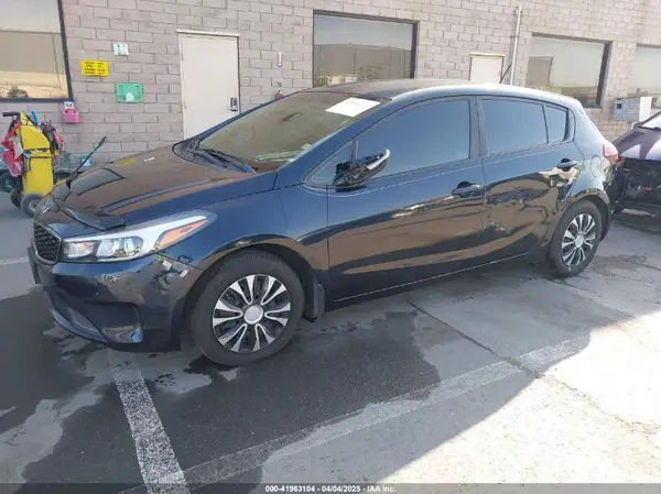 KNAFK5A80H5696912 2017 KIA FORTE - Image 2