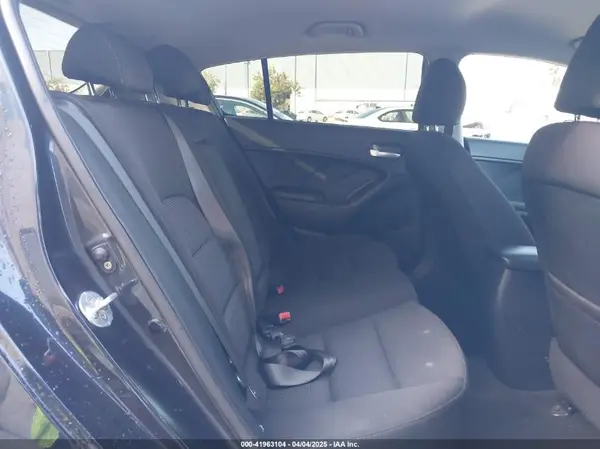 KNAFK5A80H5696912 2017 KIA FORTE - Image 8