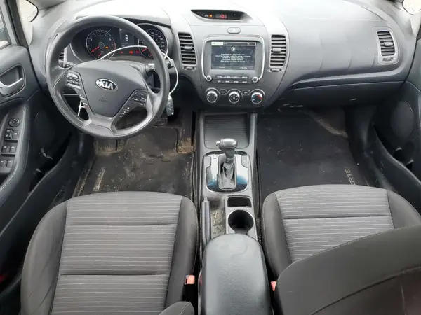 KNAFK5A80H5706709 2017 KIA FORTE - Image 8