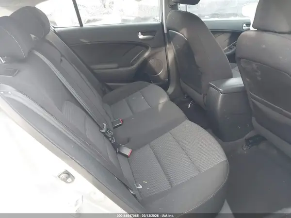 KNAFK5A80H5707438 2017 KIA FORTE - Image 8