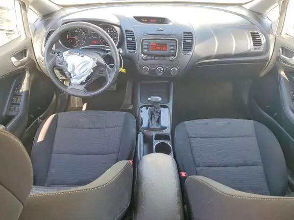 KNAFK5A80H5707522 2017 KIA FORTE - Image 8