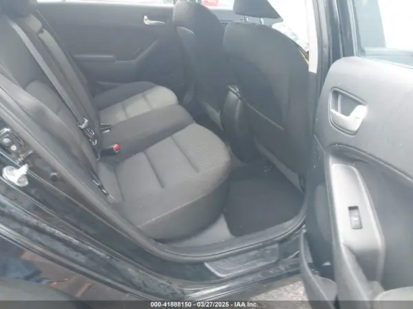 KNAFK5A80H5717919 2017 KIA FORTE - Image 8
