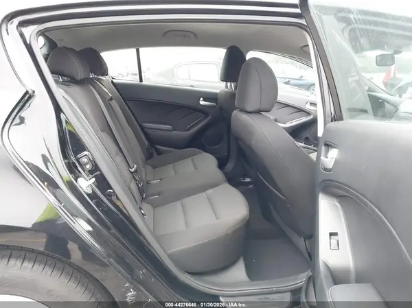 KNAFK5A80H5719900 2017 KIA FORTE - Image 8