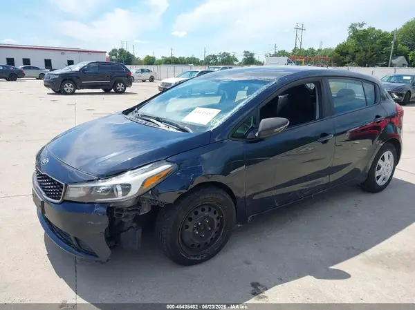 KNAFK5A80J5772697 2018 KIA FORTE - Image 2