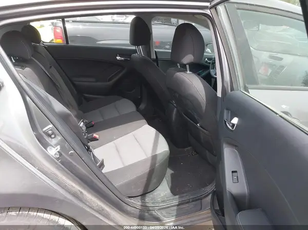 KNAFK5A81G5536181 2016 KIA FORTE - Image 8