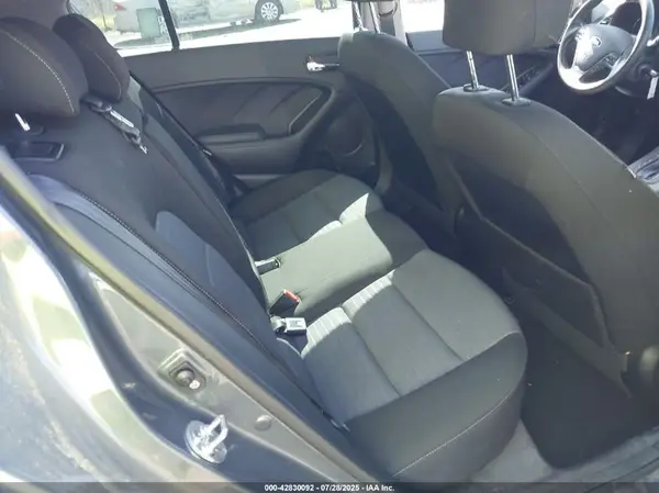 KNAFK5A81G5547066 2016 KIA FORTE - Image 8
