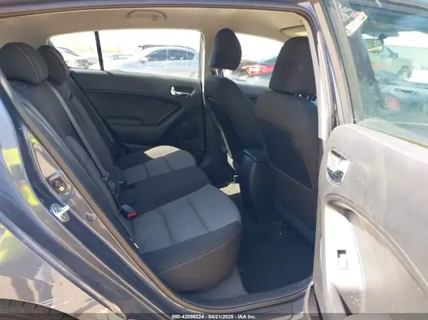 KNAFK5A81G5573215 2016 KIA FORTE - Image 8