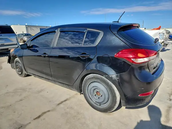 KNAFK5A81G5586045 2016 KIA FORTE - Image 2
