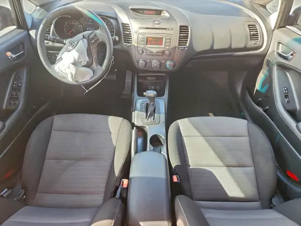 KNAFK5A81G5586045 2016 KIA FORTE - Image 8