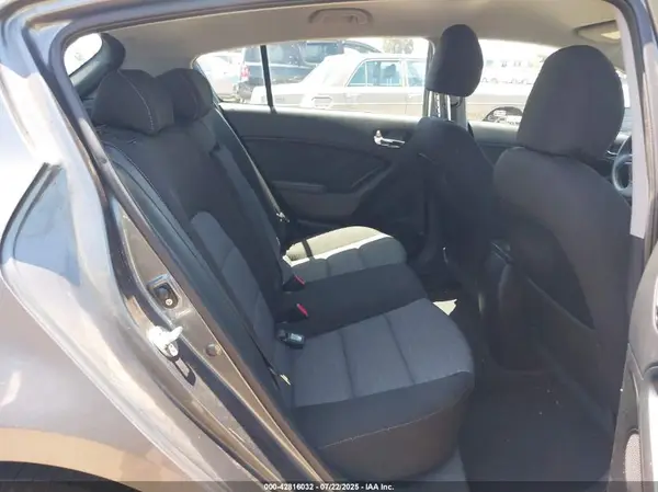 KNAFK5A81G5603264 2016 KIA FORTE - Image 8