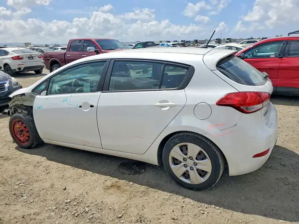KNAFK5A81G5605614 2016 KIA FORTE - Image 2