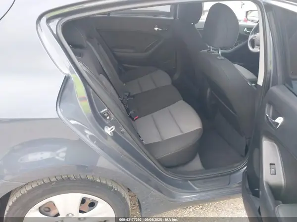 KNAFK5A81G5630657 2016 KIA FORTE - Image 8
