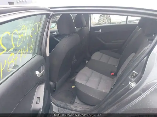 KNAFK5A81G5647846 2016 KIA FORTE - Image 8