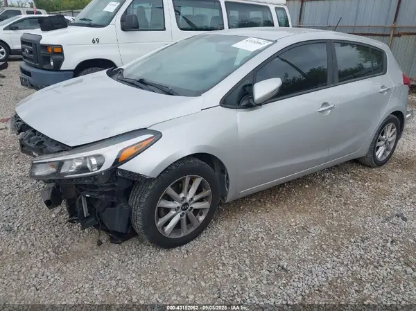 KNAFK5A81H5669587 2017 KIA FORTE - Image 2