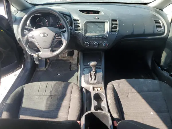 KNAFK5A81H5673607 2017 KIA FORTE - Image 8