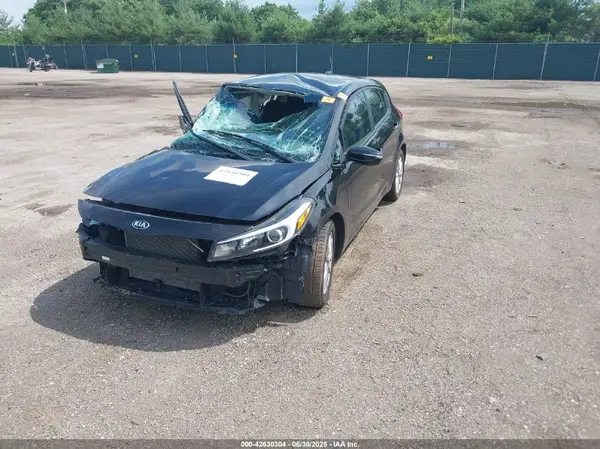 KNAFK5A81H5674207 2017 KIA FORTE - Image 2