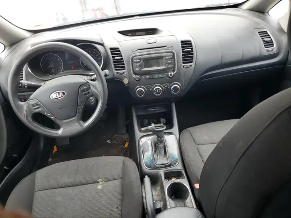 KNAFK5A81H5675356 2017 KIA FORTE - Image 8