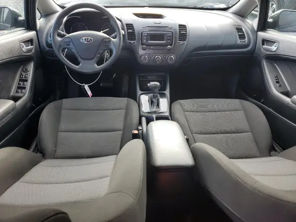 KNAFK5A81H5676622 2017 KIA FORTE - Image 8