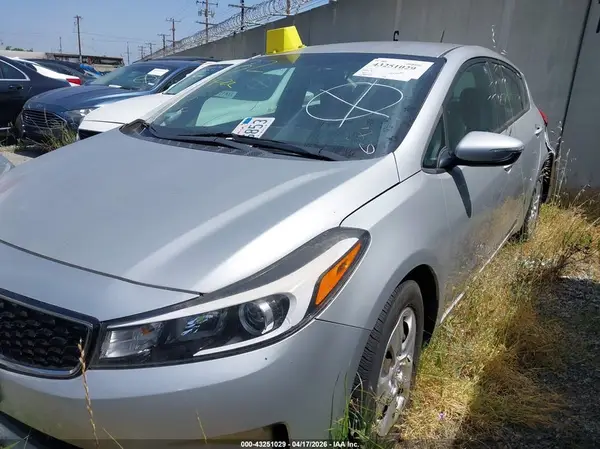 KNAFK5A81H5680735 2017 KIA FORTE - Image 2