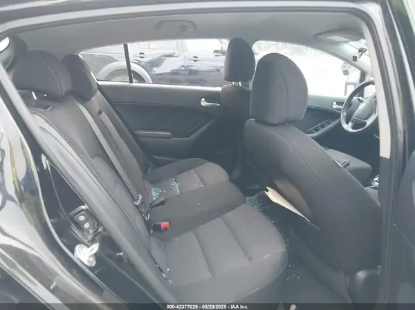 KNAFK5A81H5695252 2017 KIA FORTE - Image 8
