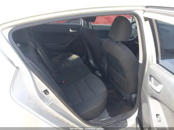 KNAFK5A81H5705312 2017 KIA FORTE - Image 8