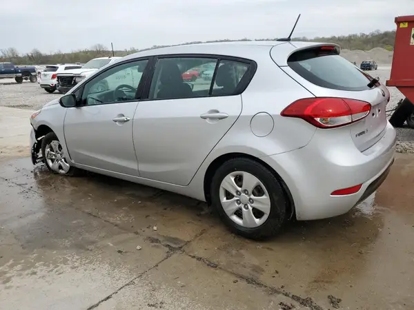 KNAFK5A81H5706346 2017 KIA FORTE - Image 2
