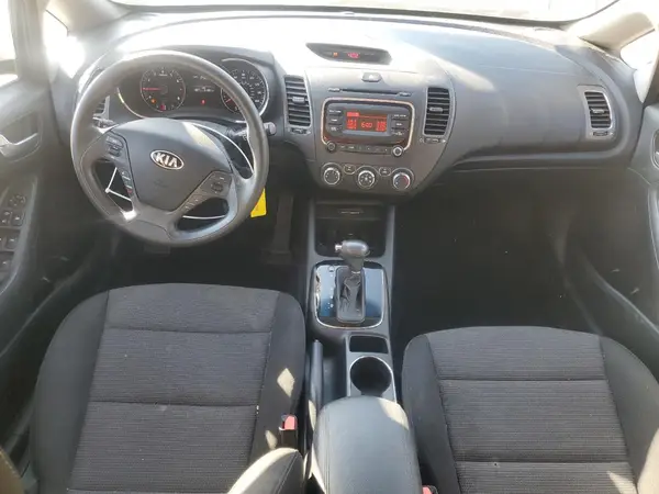 KNAFK5A81H5718254 2017 KIA FORTE - Image 8