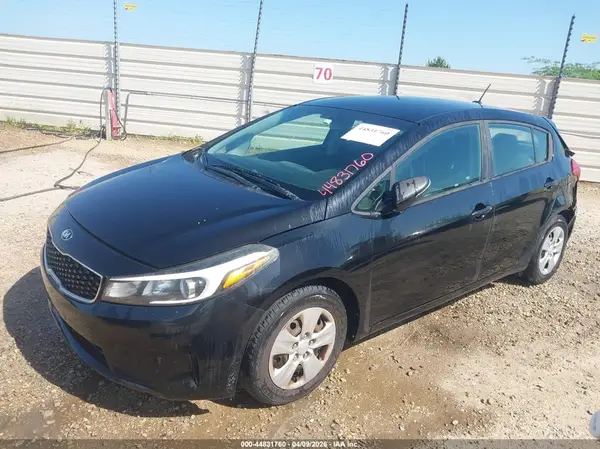 KNAFK5A81H5731327 2017 KIA FORTE - Image 2