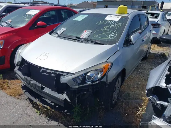 KNAFK5A82G5526064 2016 KIA FORTE - Image 2