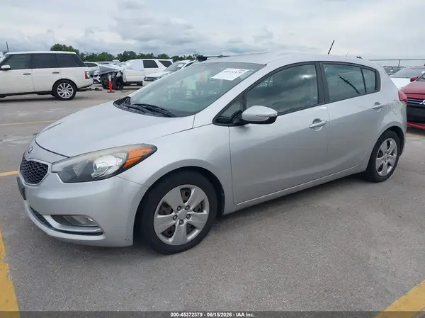KNAFK5A82G5571781 2016 KIA FORTE - Image 2