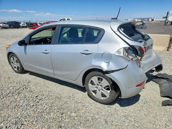 KNAFK5A82G5585194 2016 KIA FORTE - Image 2