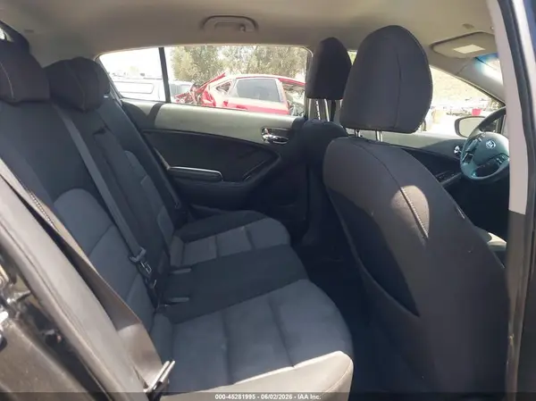 KNAFK5A82G5605444 2016 KIA FORTE - Image 8