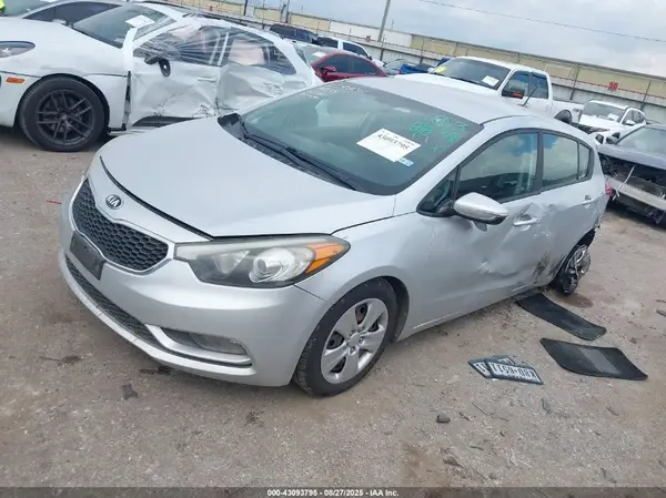 KNAFK5A82G5607548 2016 KIA FORTE - Image 2