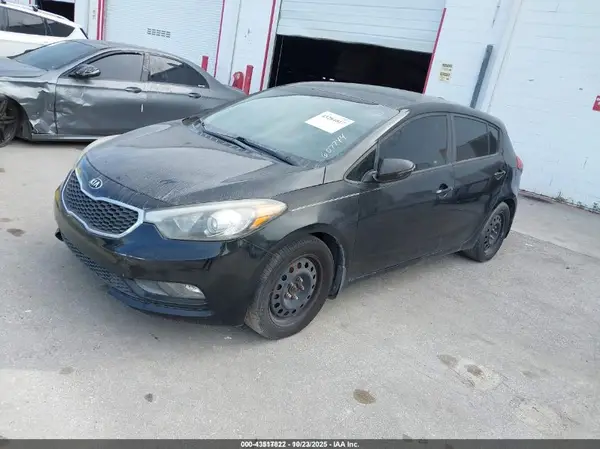 KNAFK5A82G5607744 2016 KIA FORTE - Image 2